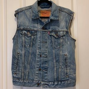VINTAGE LEVIS Denim Distressed Vest  SIZE SMALL, GREAT CONDITION.